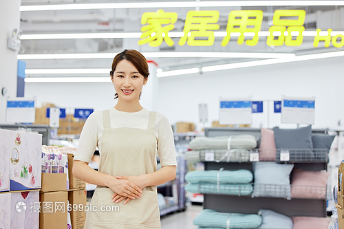 家居生活的美學(xué)向?qū)?家居用品區(qū)女導(dǎo)購(gòu)的溫情與專(zhuān)業(yè)